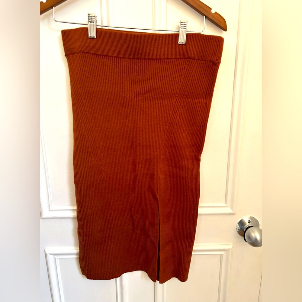 Knit skirt. Orange brown color